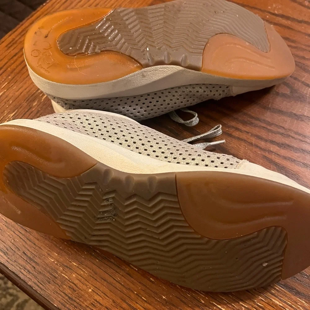 OTBT Cream and Gray Women's Sneakers - Picture 4 of 5